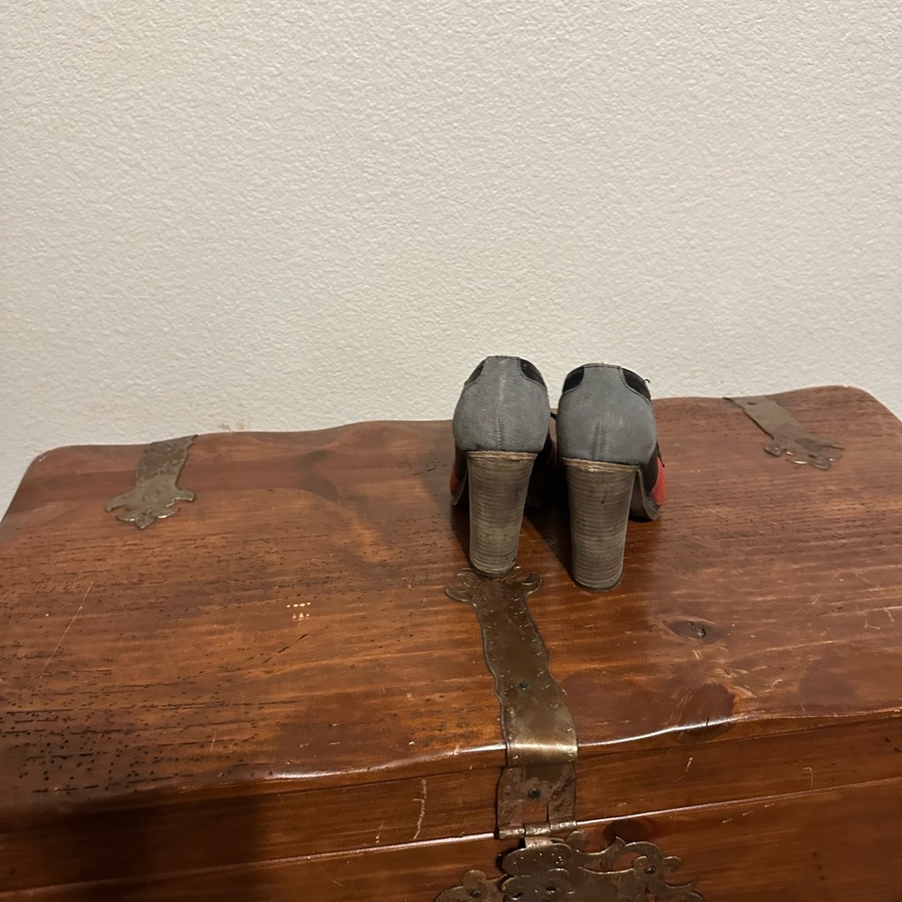 Ksubi Black/Red/Gray Color Block Memphis Heels in a size 39 or 8.5 gently used - Picture 4 of 6